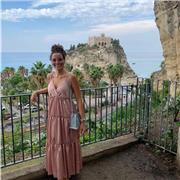 Studentessa universitaria con doppio diploma linguistico offre lezioni di italiano, inglese e francese per elementari e medie a Piacenza